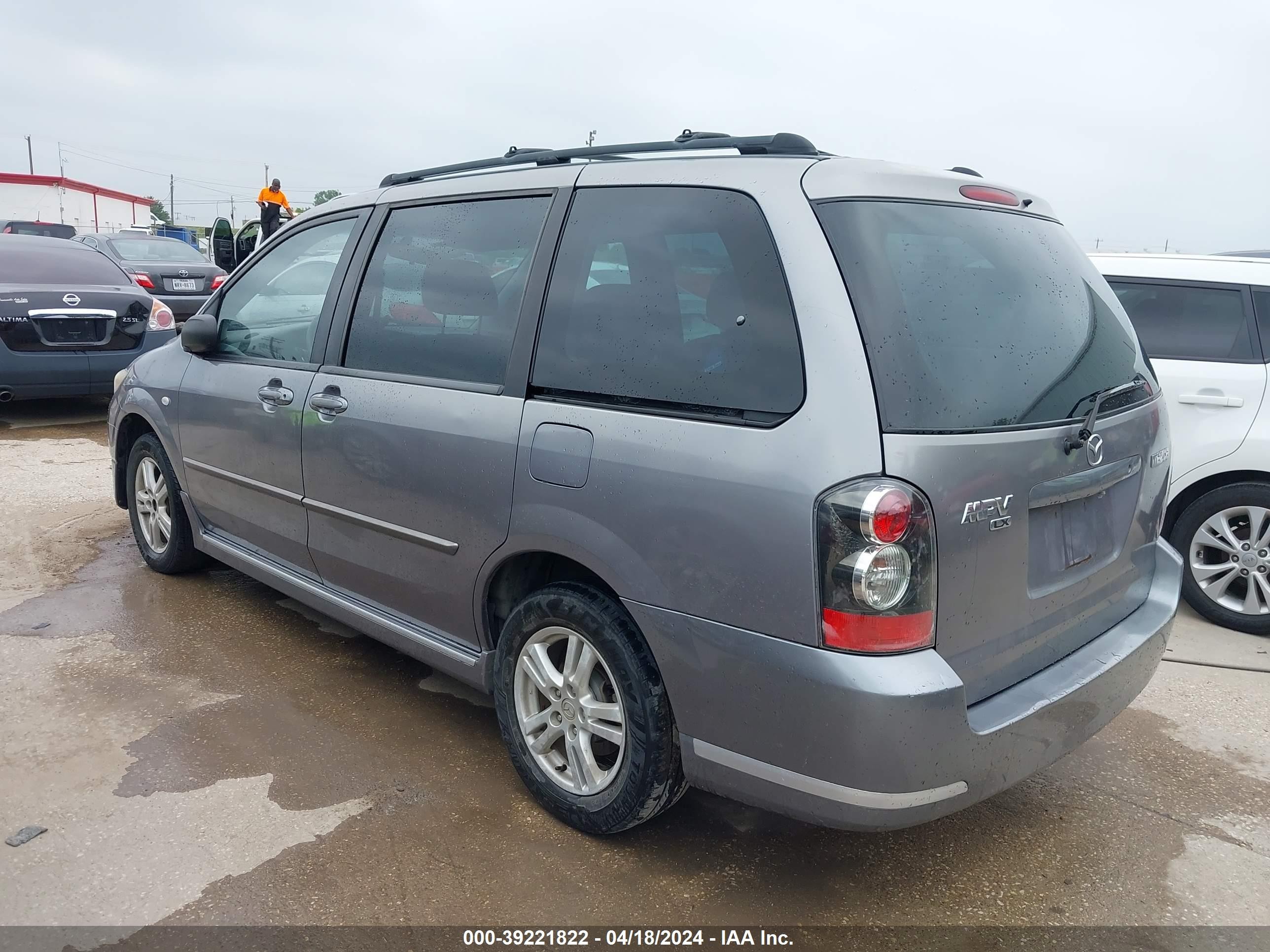 Photo 2 VIN: JM3LW28A440531882 - MAZDA MPV 