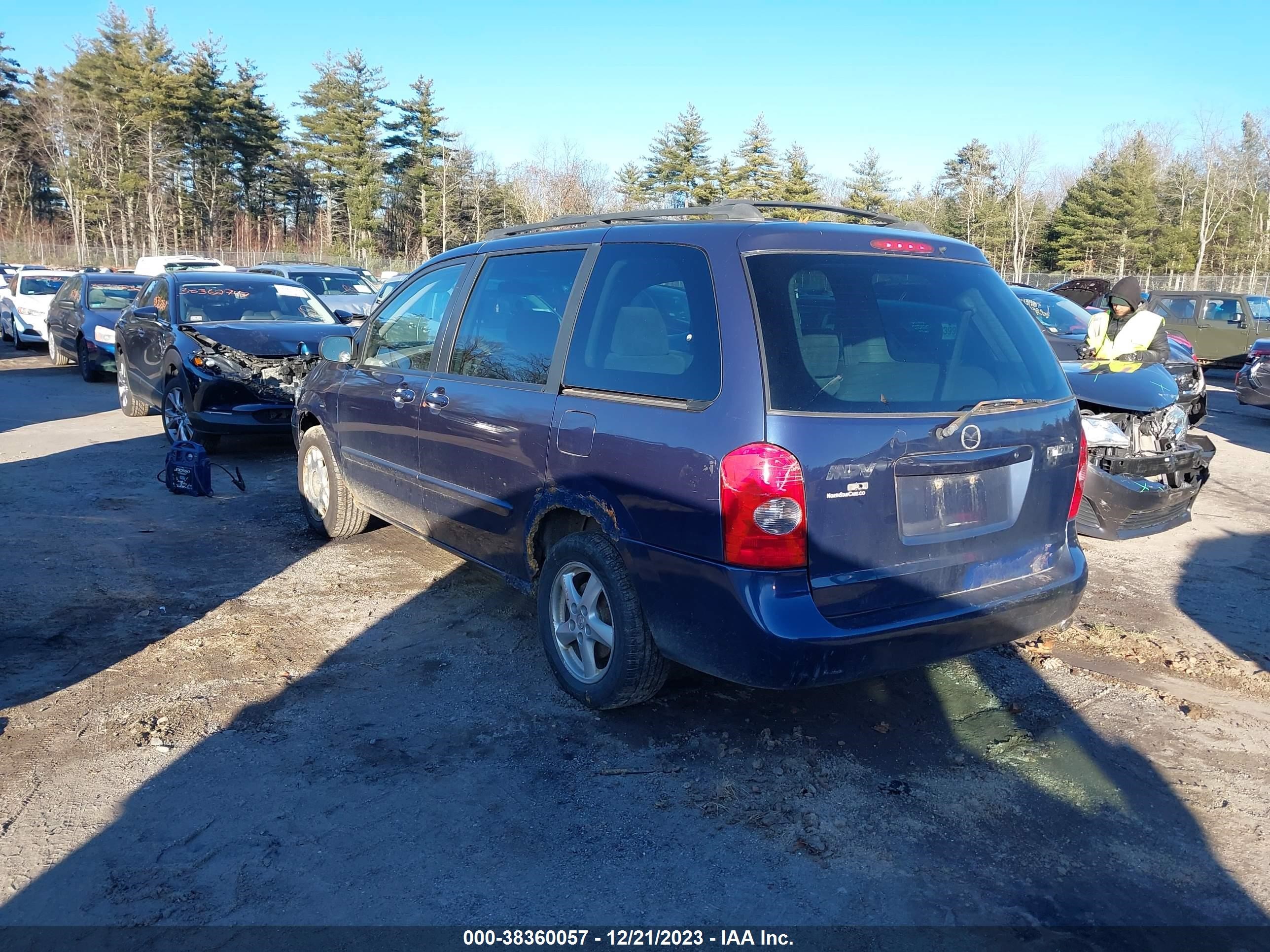 Photo 2 VIN: JM3LW28A830345860 - MAZDA MPV 