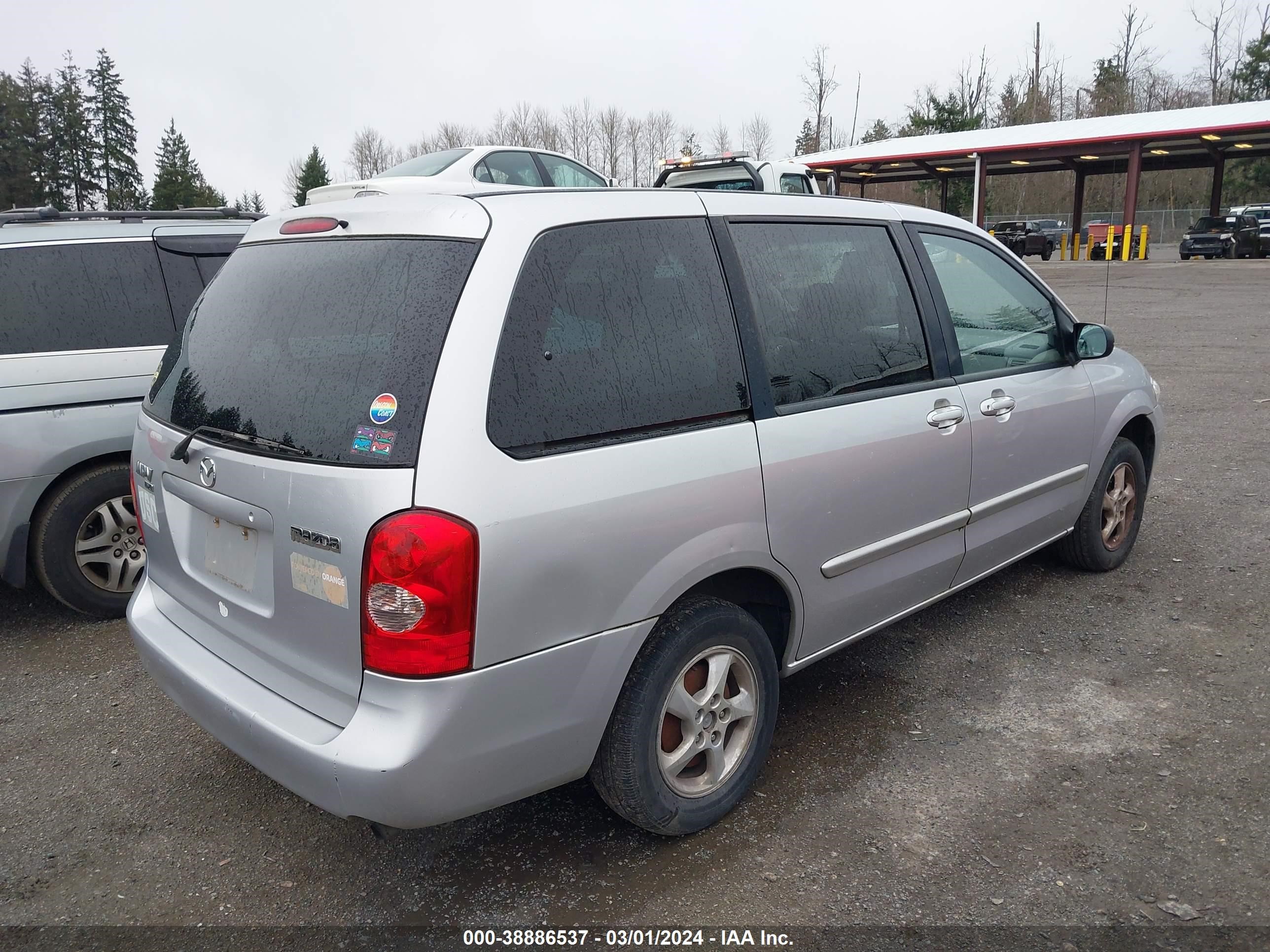 Photo 3 VIN: JM3LW28A920331870 - MAZDA MPV 