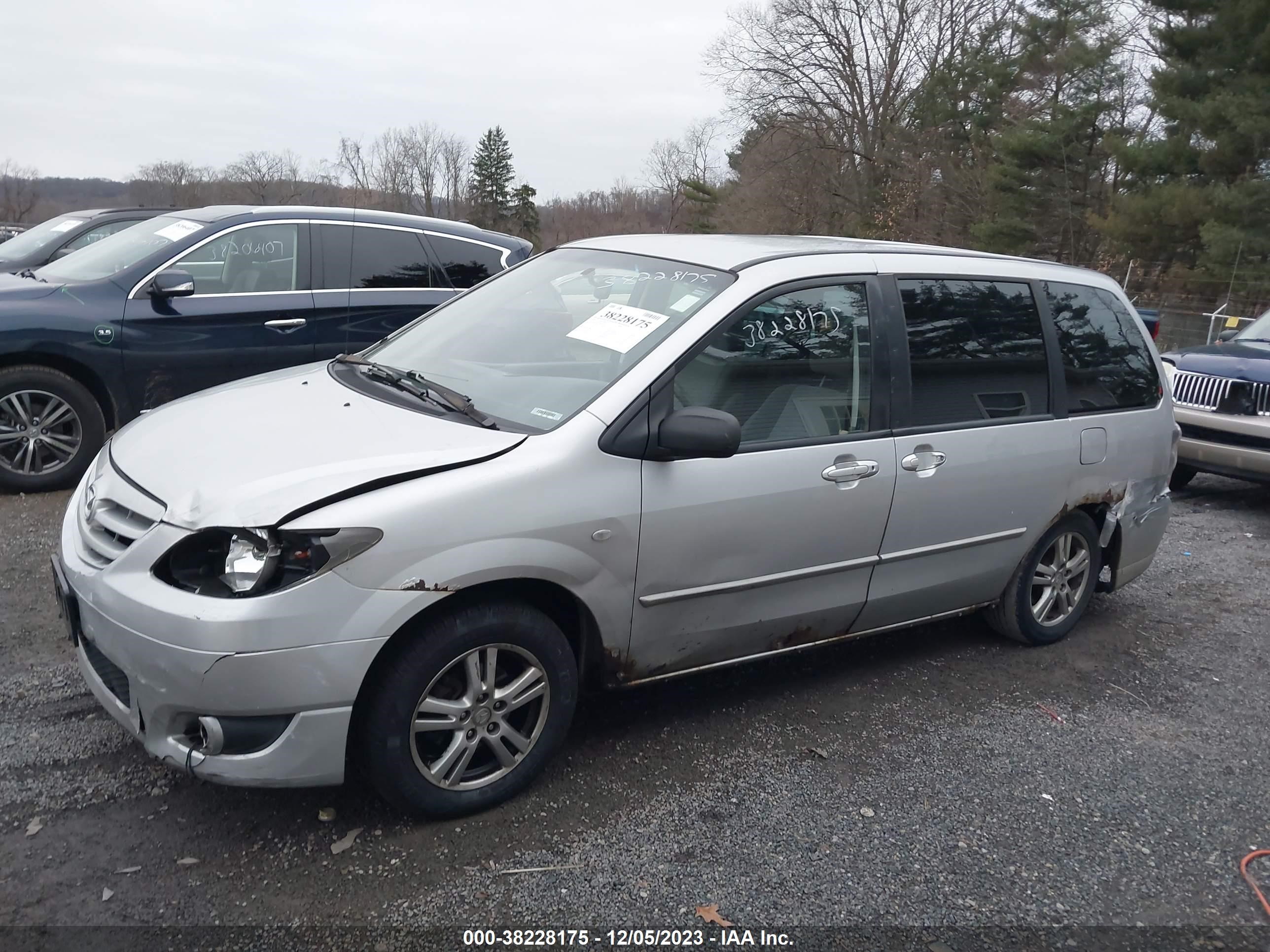 Photo 5 VIN: JM3LW28A950533676 - MAZDA MPV 