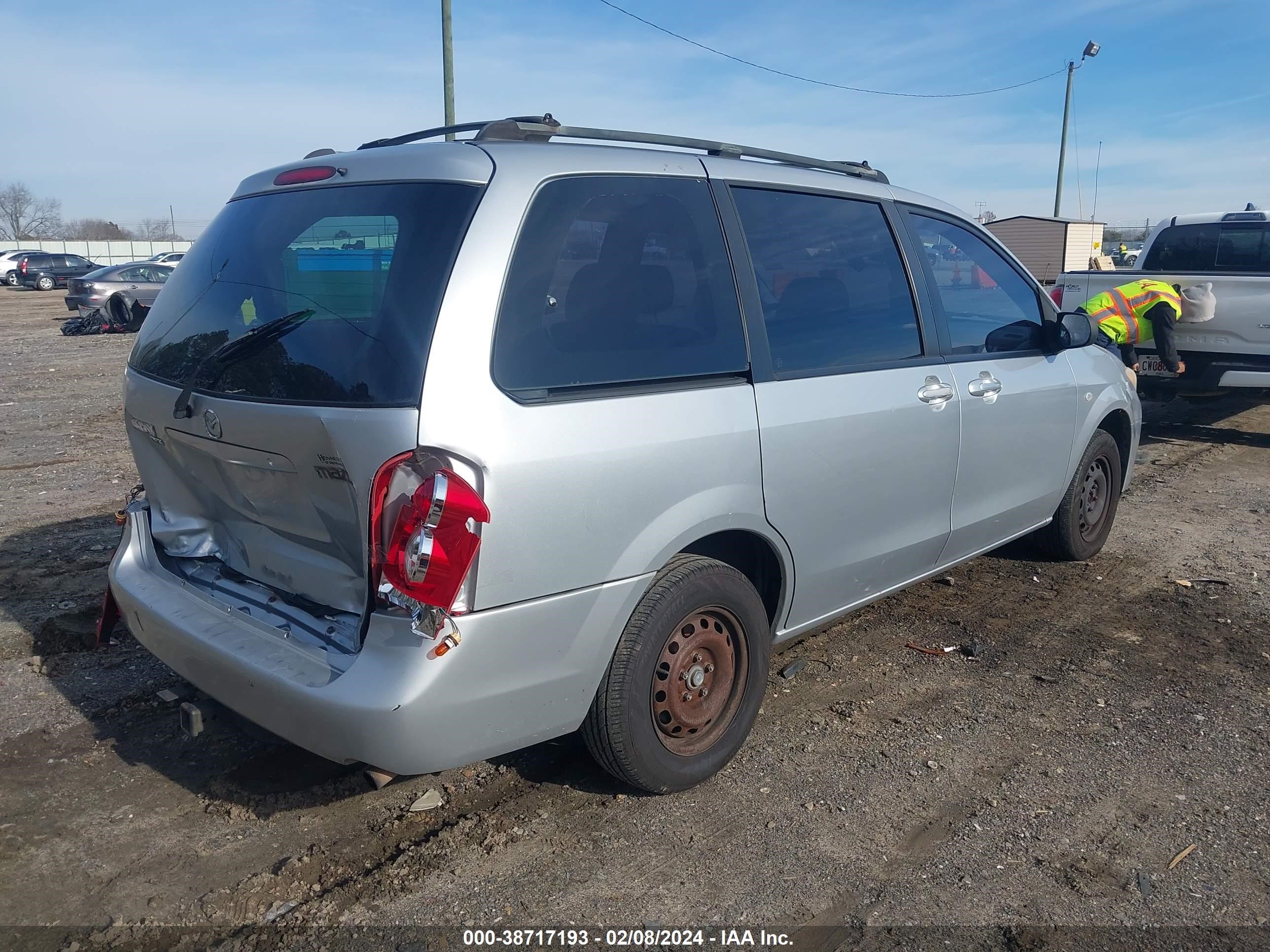 Photo 3 VIN: JM3LW28A960563584 - MAZDA MPV 