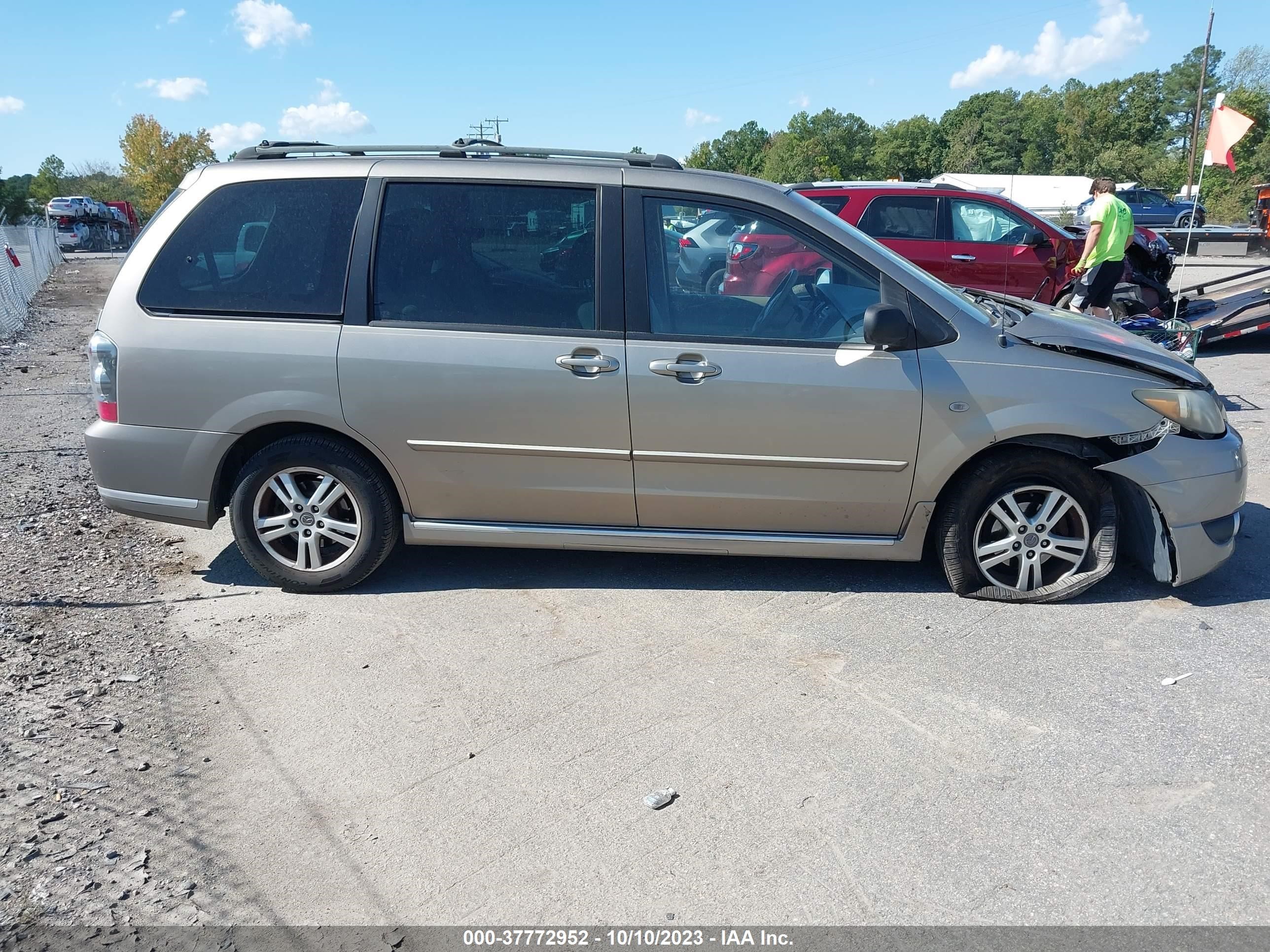 Photo 12 VIN: JM3LW28A960567781 - MAZDA MPV 