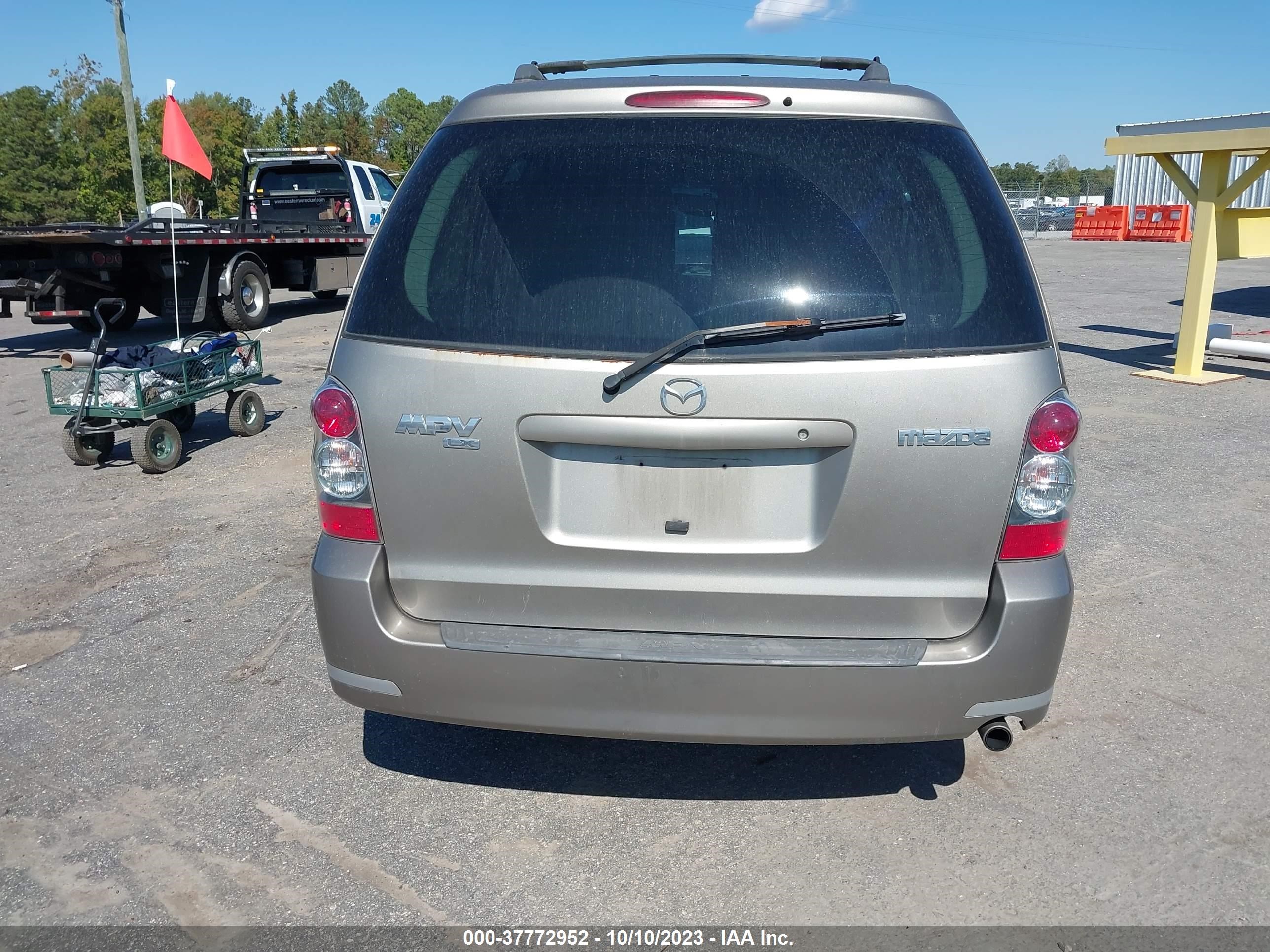 Photo 15 VIN: JM3LW28A960567781 - MAZDA MPV 