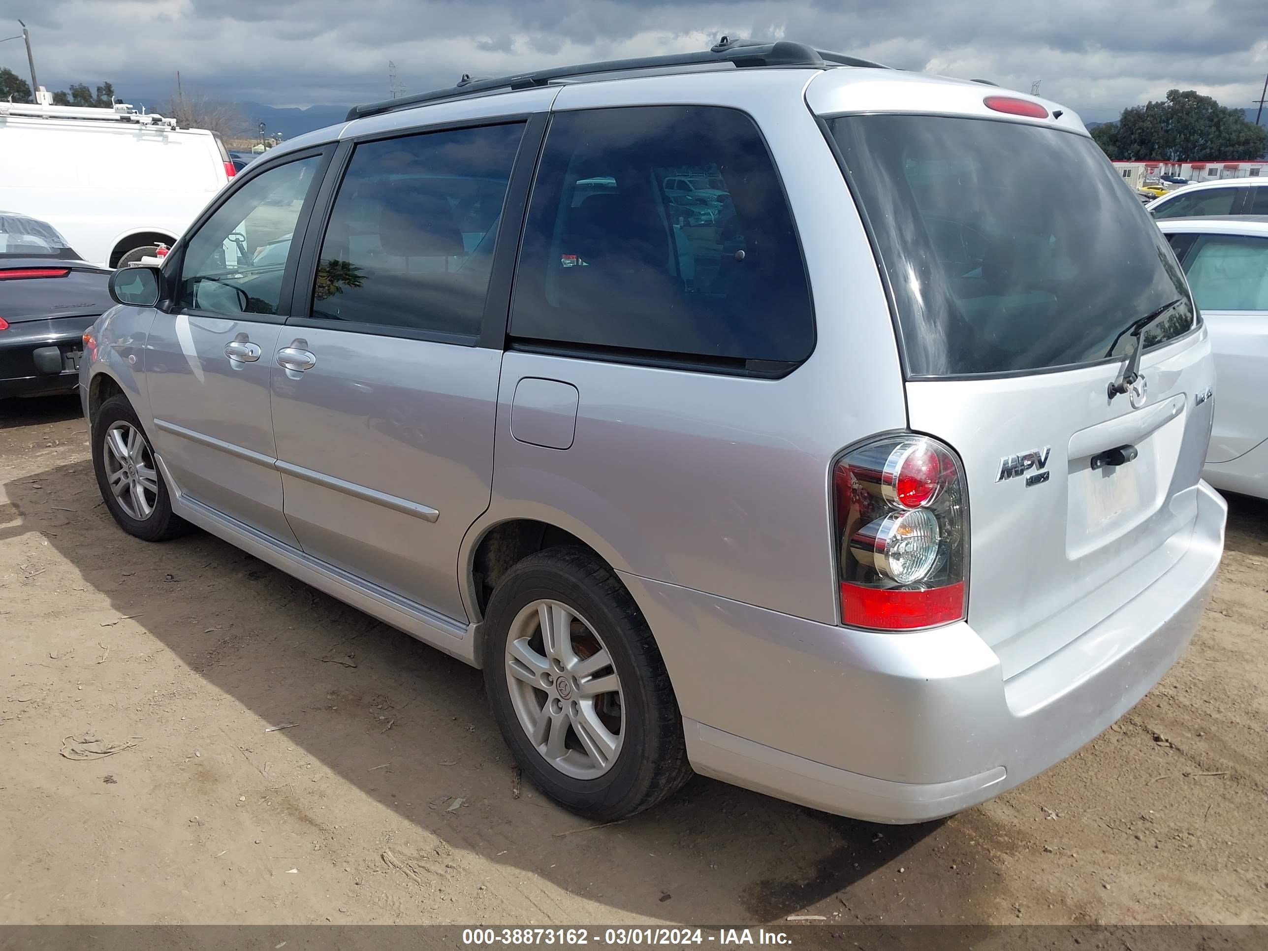 Photo 2 VIN: JM3LW28AX60558801 - MAZDA MPV 