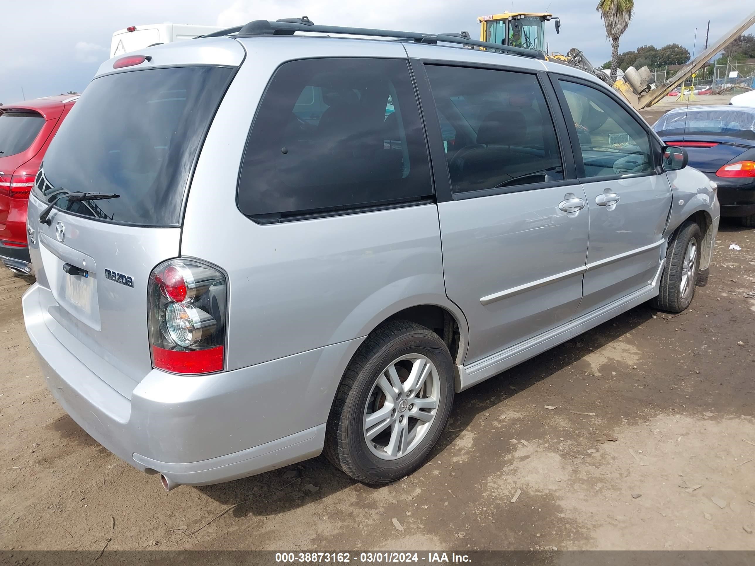 Photo 3 VIN: JM3LW28AX60558801 - MAZDA MPV 