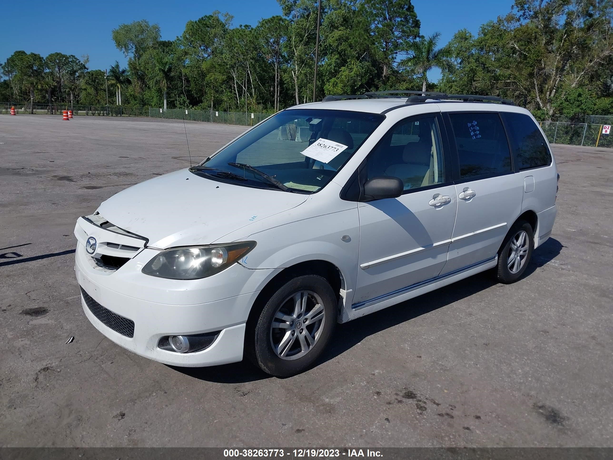 Photo 1 VIN: JM3LW28AX60571399 - MAZDA MPV 