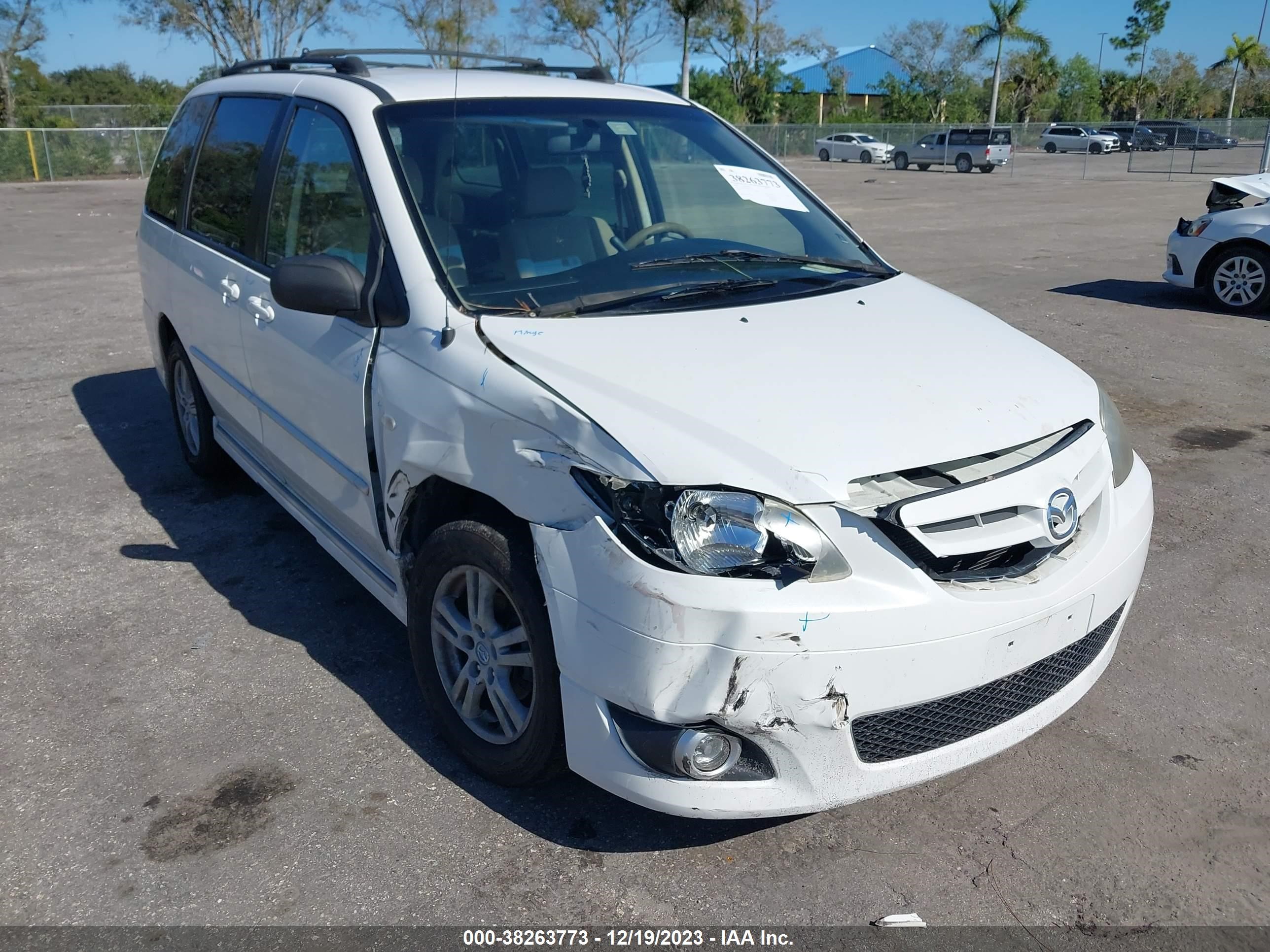 Photo 5 VIN: JM3LW28AX60571399 - MAZDA MPV 