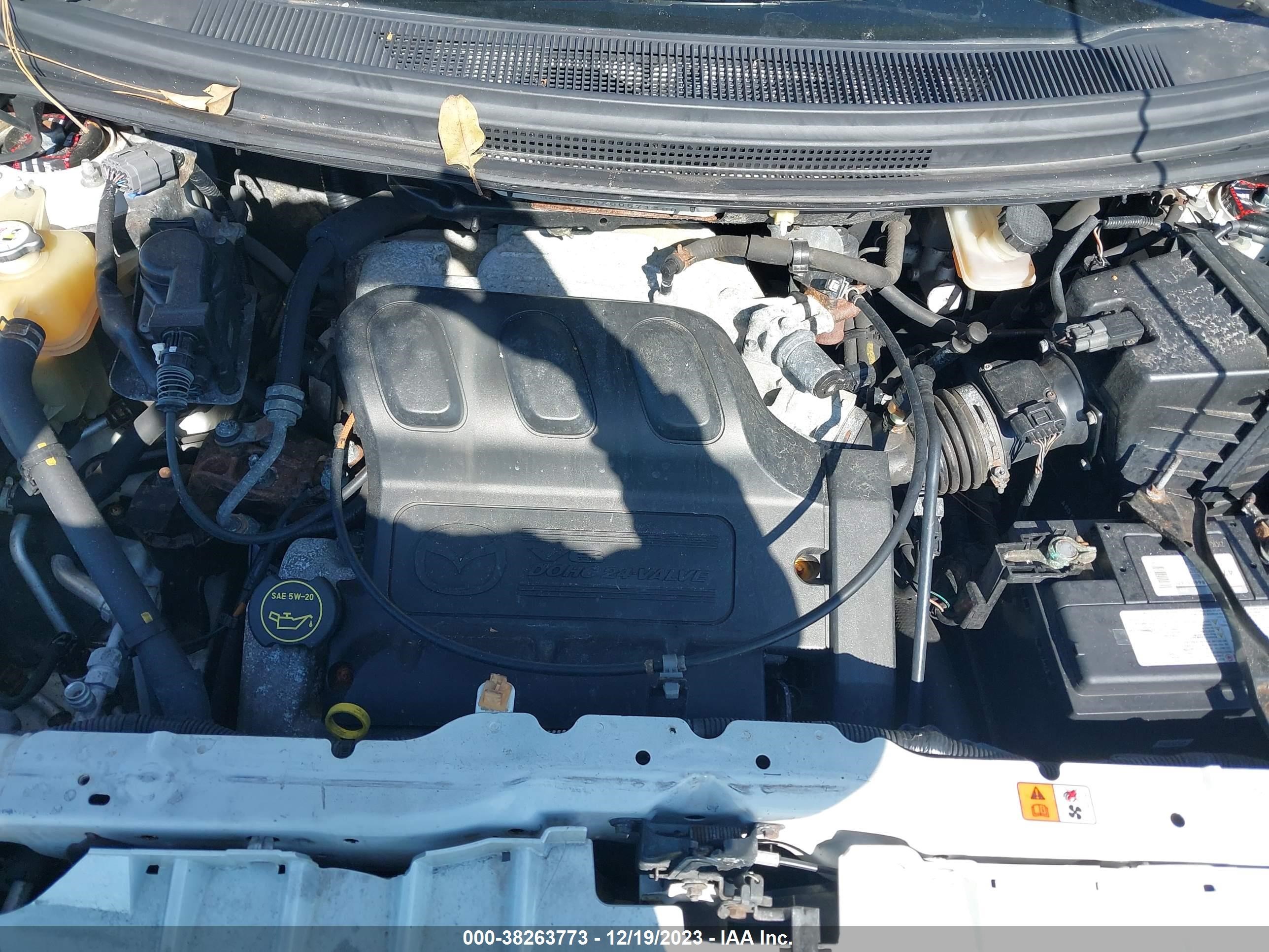 Photo 9 VIN: JM3LW28AX60571399 - MAZDA MPV 