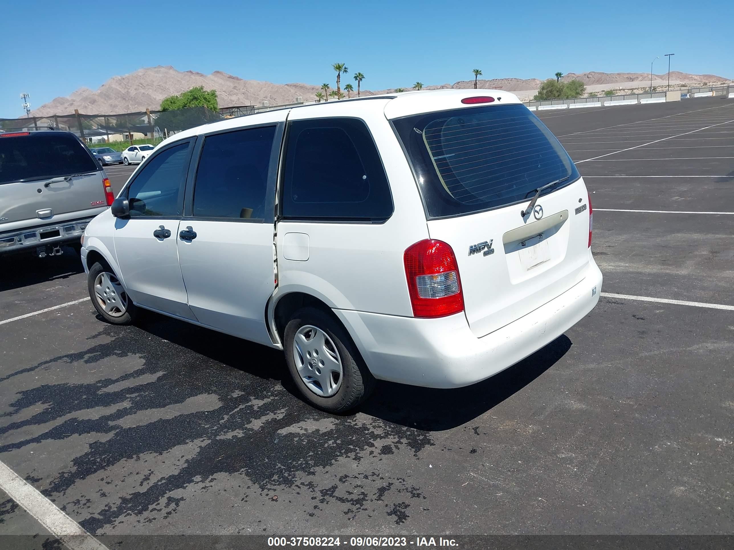 Photo 2 VIN: JM3LW28G4Y0152116 - MAZDA MPV 