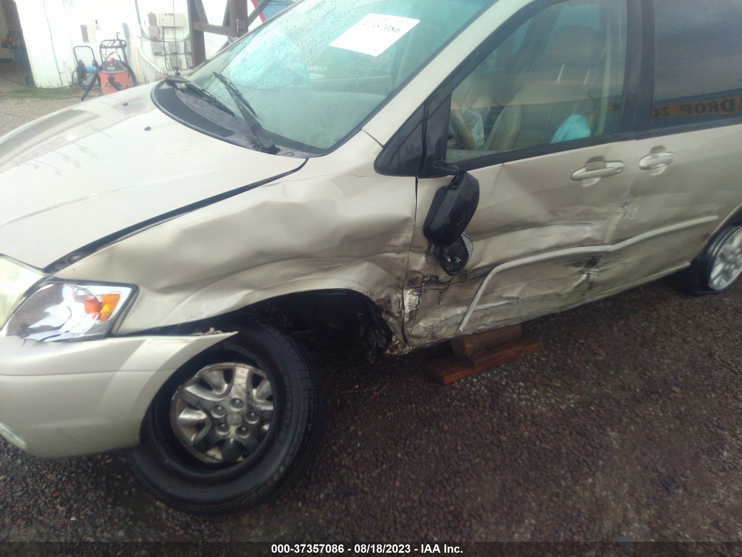 Photo 5 VIN: JM3LW28G7Y0160162 - MAZDA MPV 