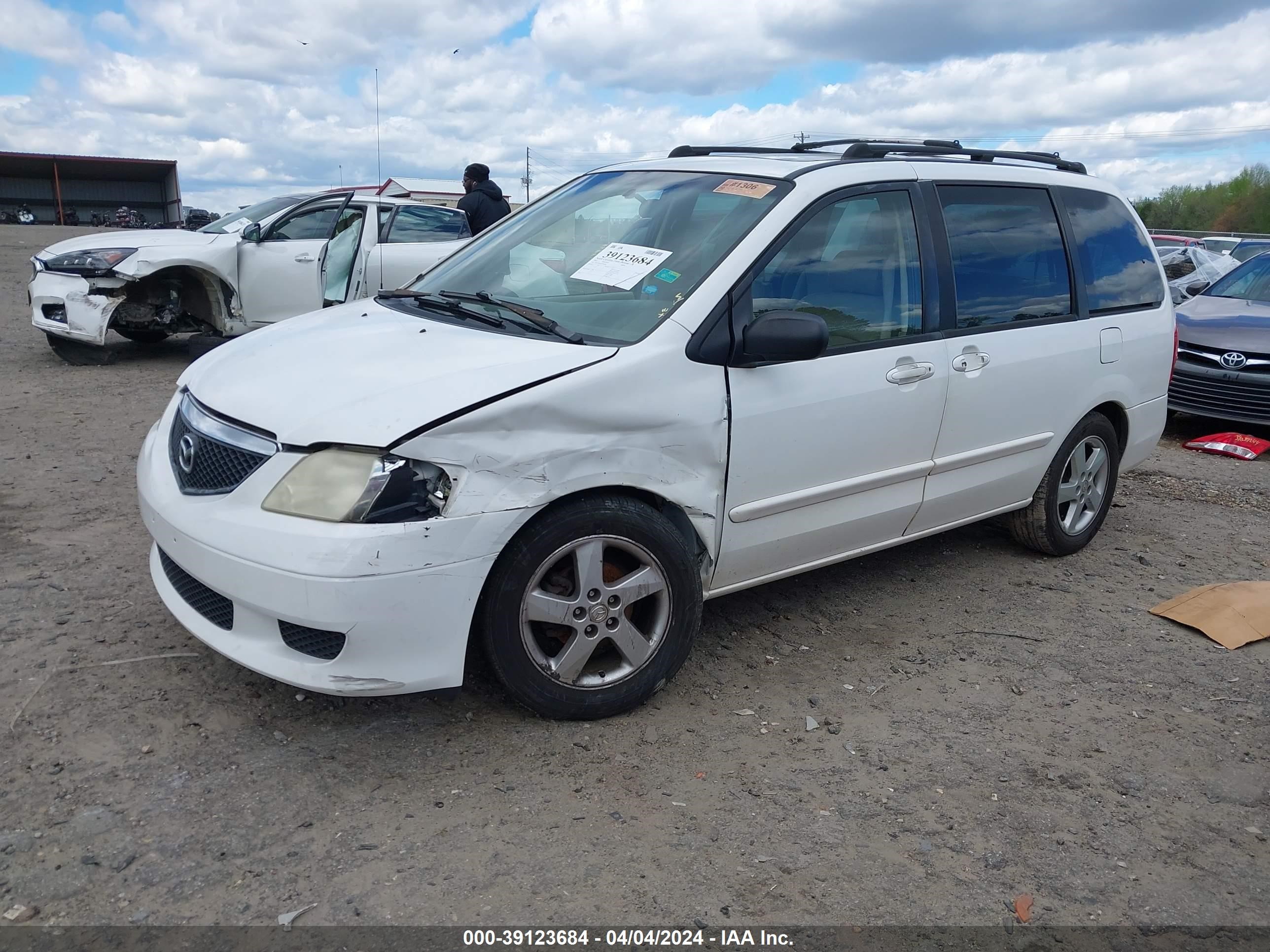 Photo 1 VIN: JM3LW28J020306386 - MAZDA MPV 