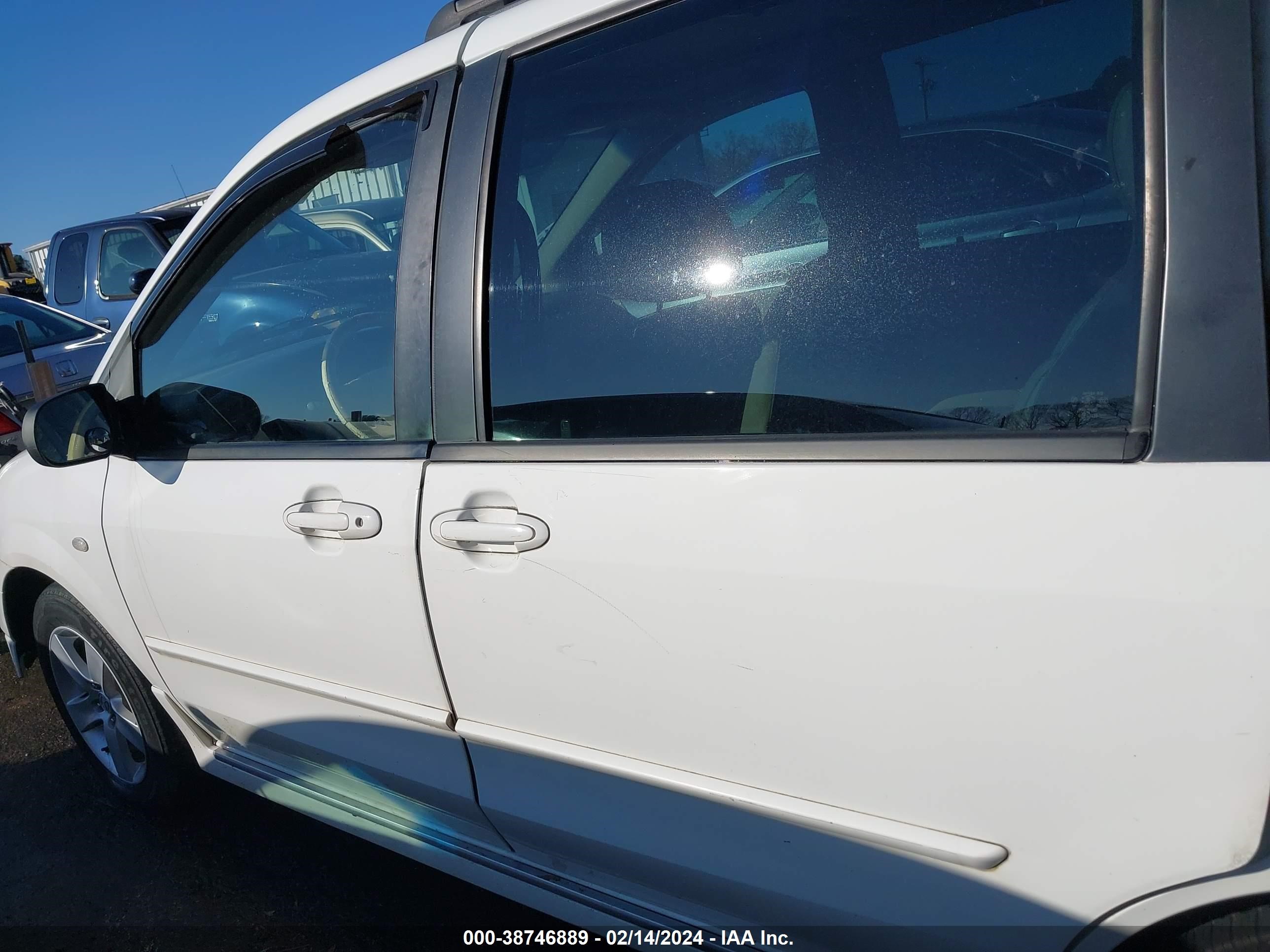 Photo 13 VIN: JM3LW28J240515664 - MAZDA MPV 