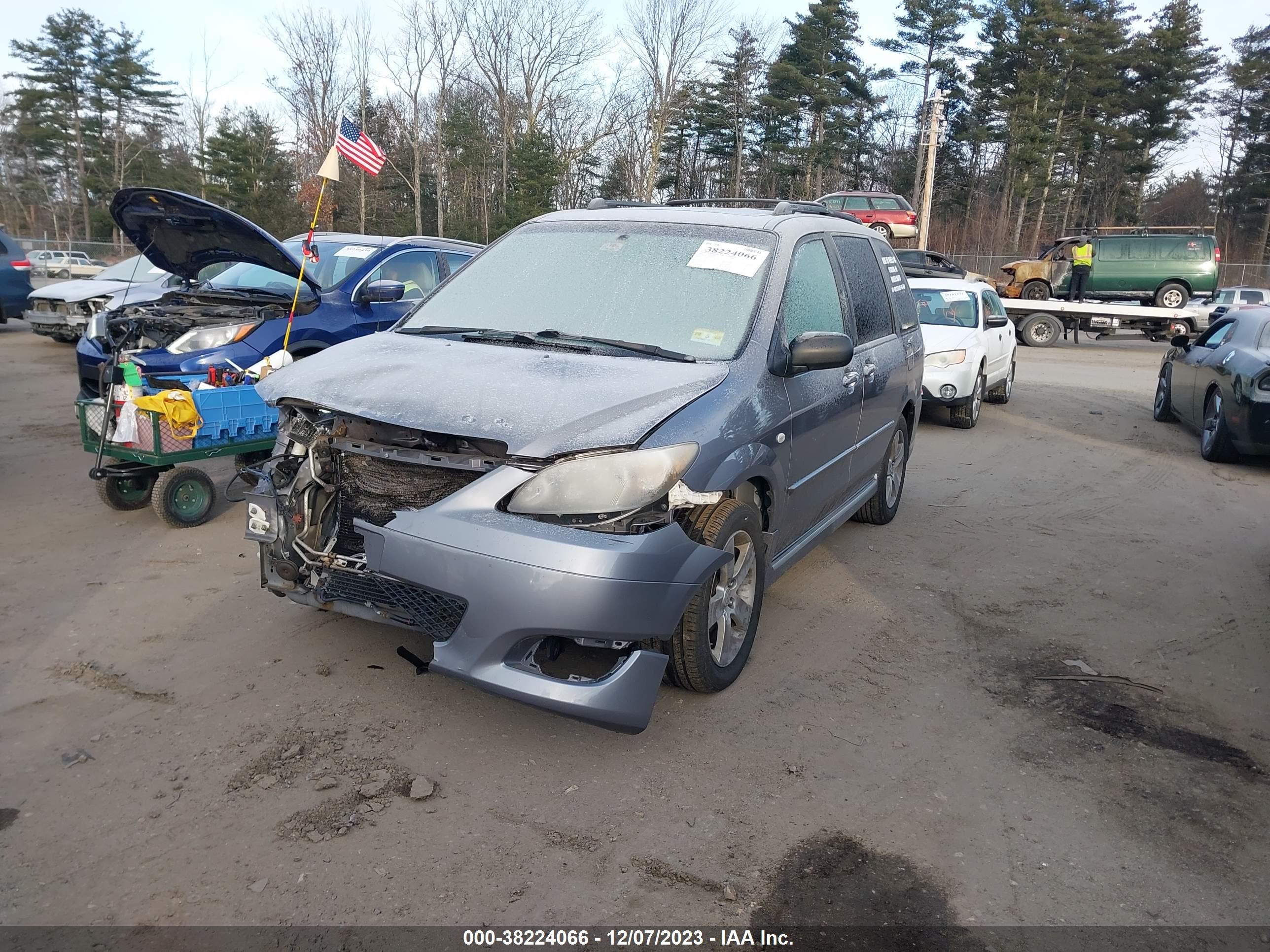 Photo 1 VIN: JM3LW28J250538878 - MAZDA MPV 