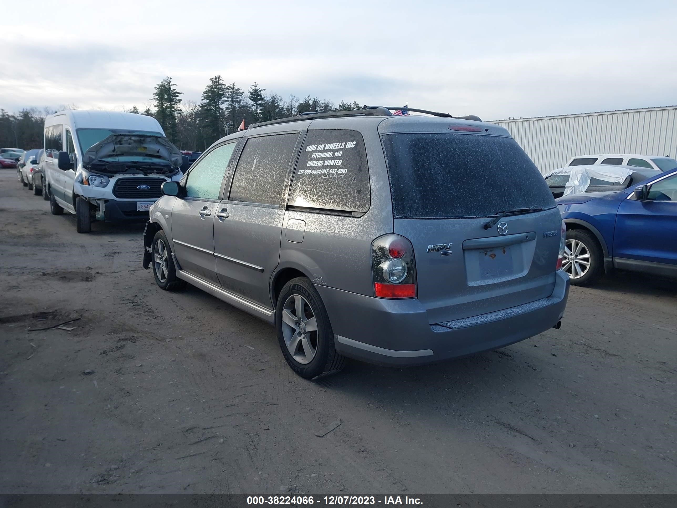 Photo 2 VIN: JM3LW28J250538878 - MAZDA MPV 