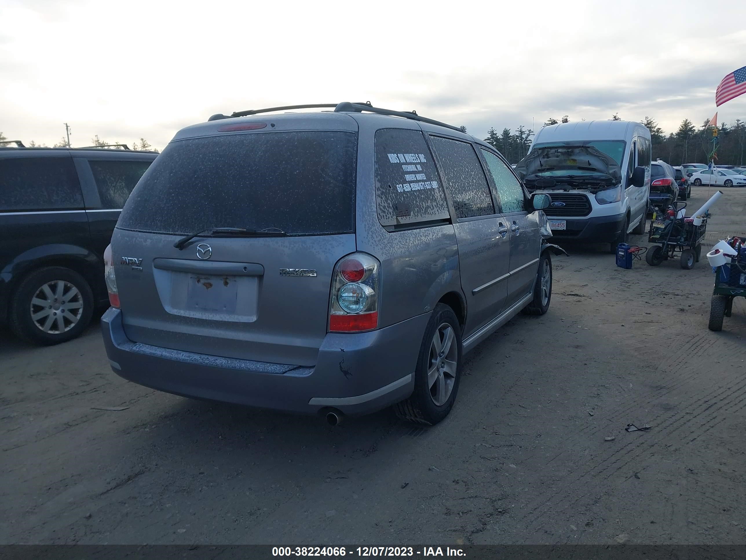 Photo 3 VIN: JM3LW28J250538878 - MAZDA MPV 