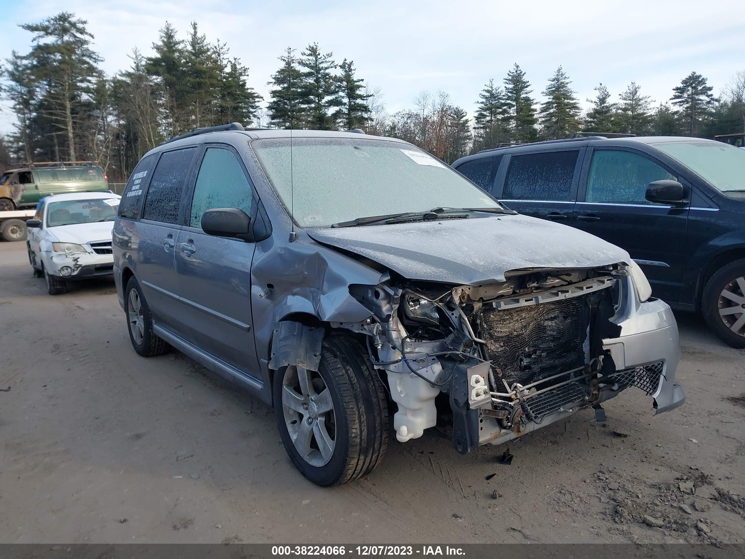 Photo 5 VIN: JM3LW28J250538878 - MAZDA MPV 