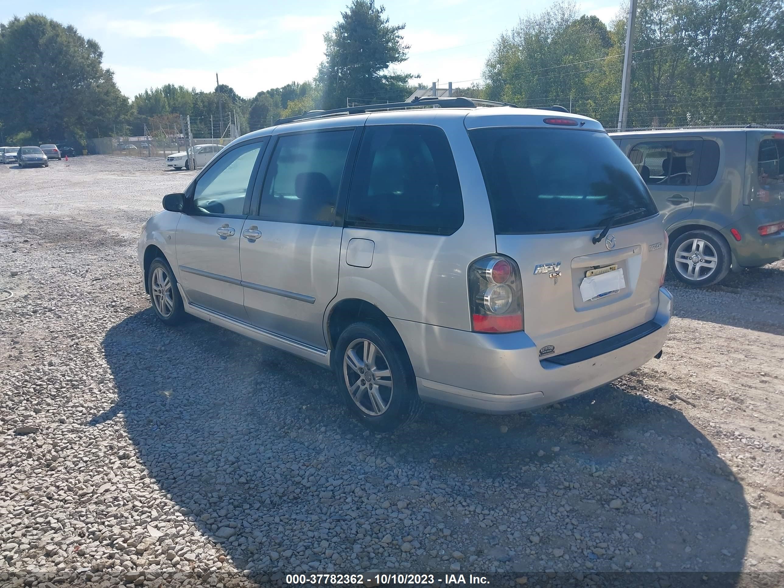 Photo 2 VIN: JM3LW28J260557061 - MAZDA MPV 