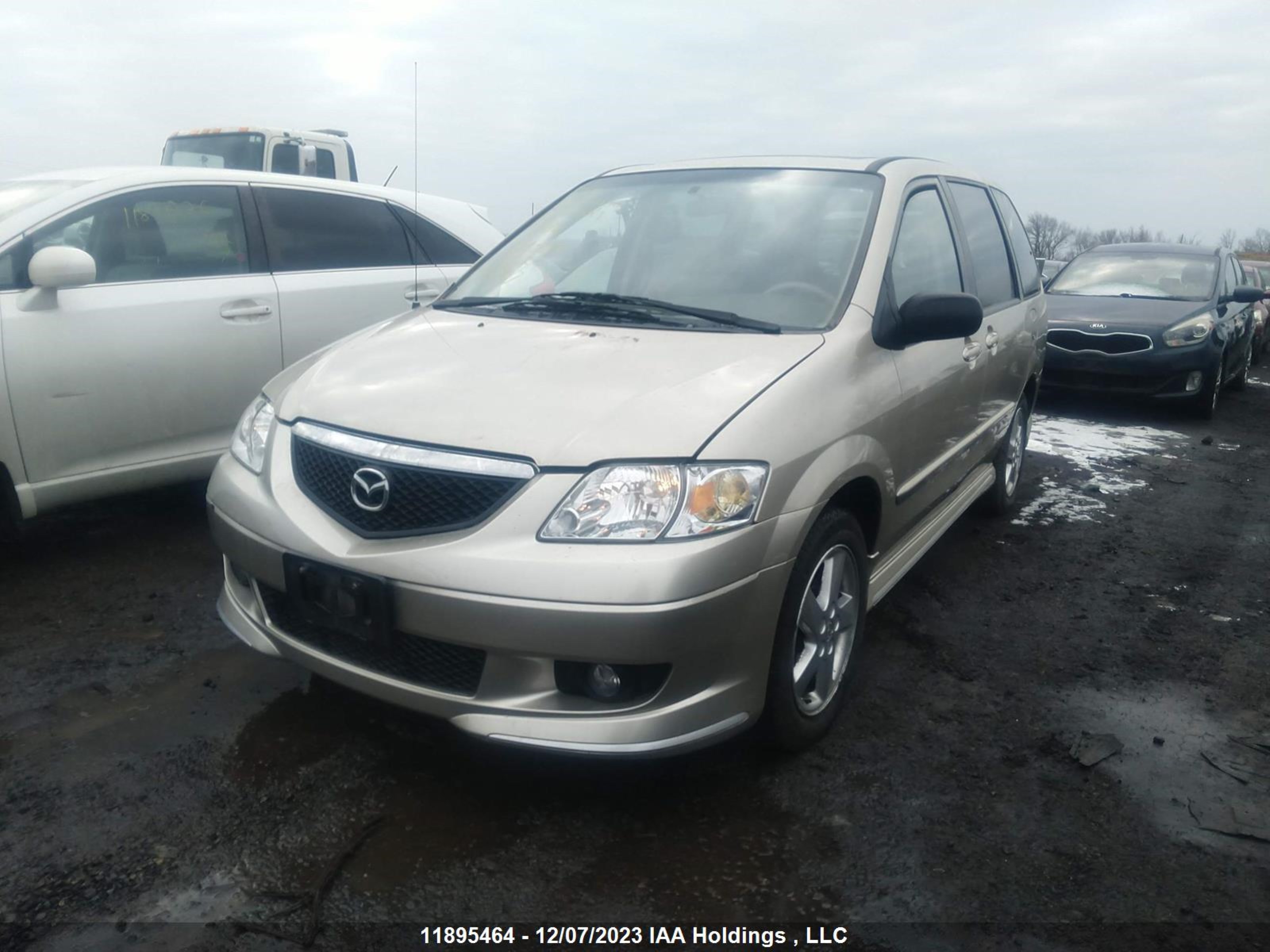 Photo 1 VIN: JM3LW28J420311039 - MAZDA MPV 