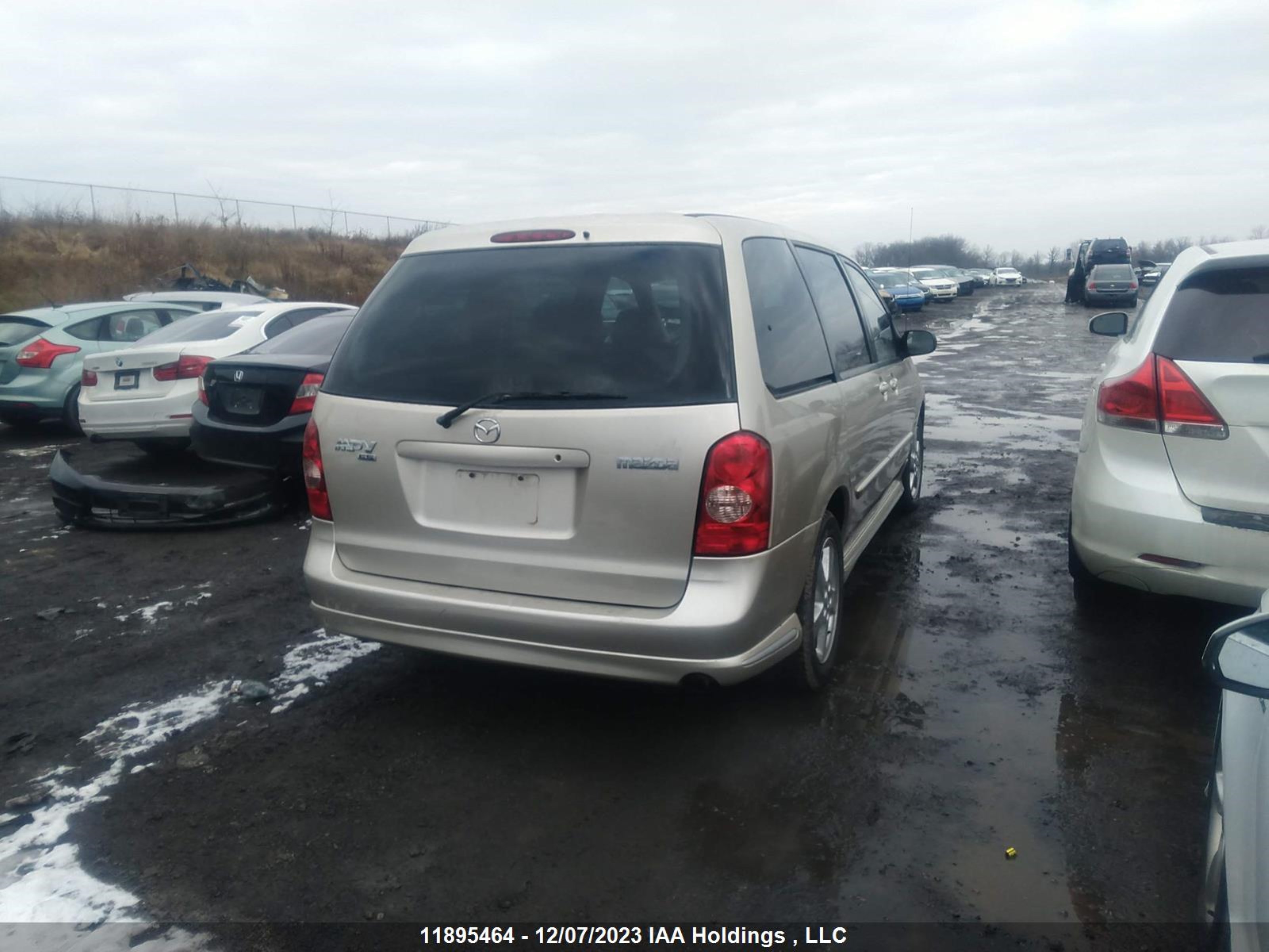 Photo 3 VIN: JM3LW28J420311039 - MAZDA MPV 