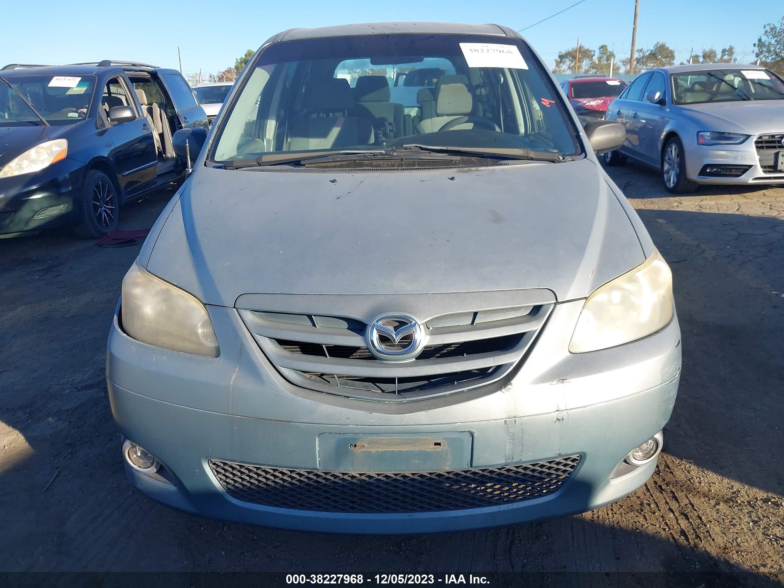 Photo 11 VIN: JM3LW28J440504827 - MAZDA MPV 