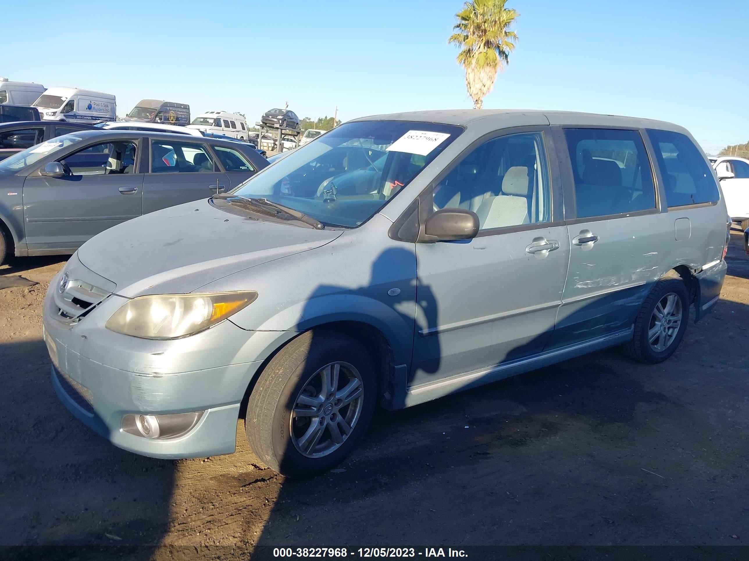 Photo 13 VIN: JM3LW28J440504827 - MAZDA MPV 