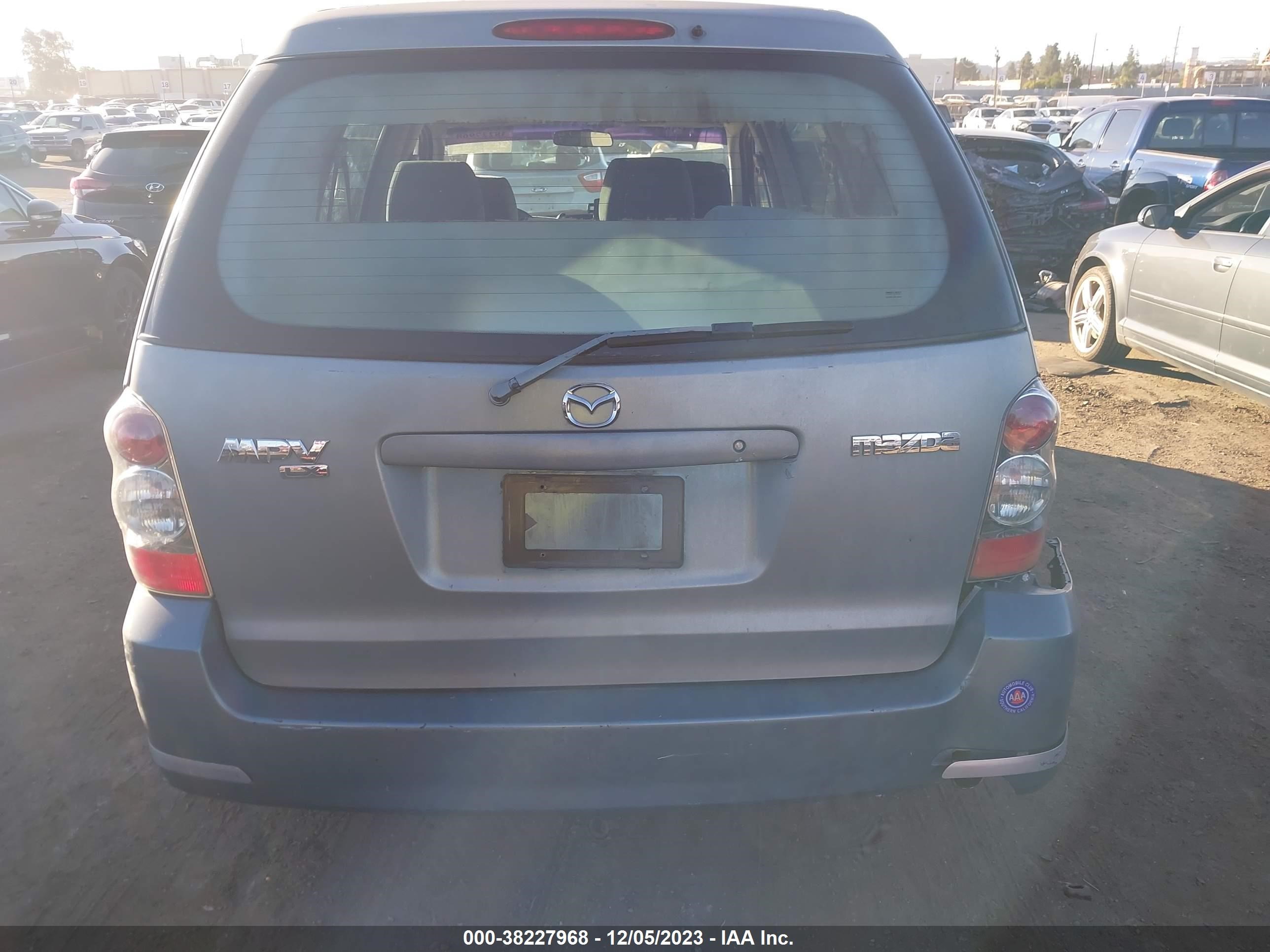 Photo 15 VIN: JM3LW28J440504827 - MAZDA MPV 