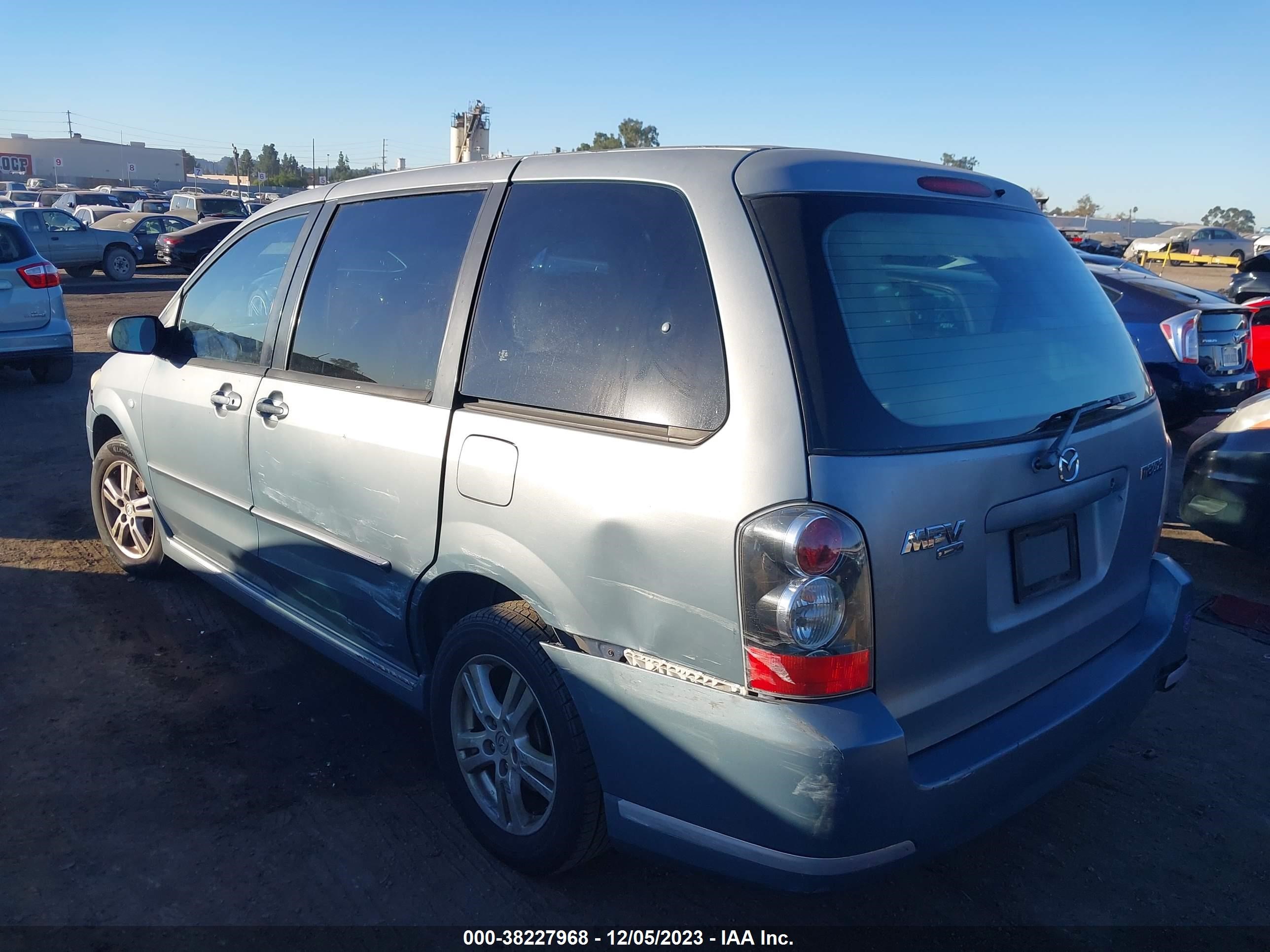 Photo 2 VIN: JM3LW28J440504827 - MAZDA MPV 