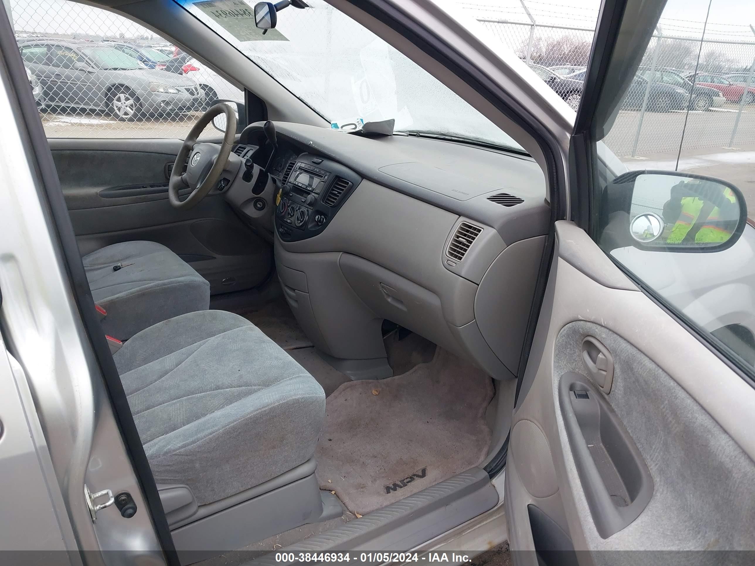 Photo 4 VIN: JM3LW28J720302707 - MAZDA MPV 