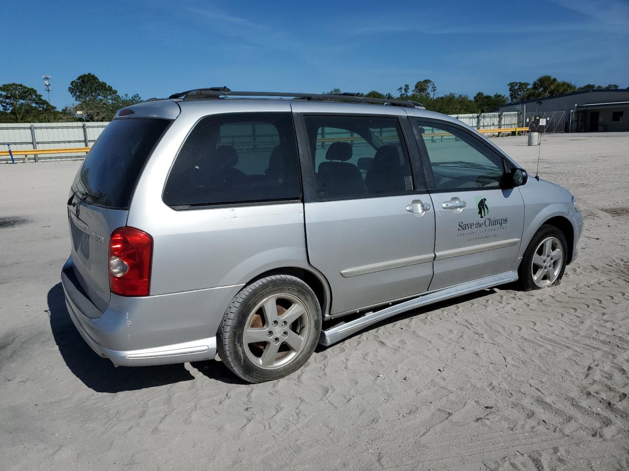 Photo 2 VIN: JM3LW28JB30352663 - MAZDA MPV 