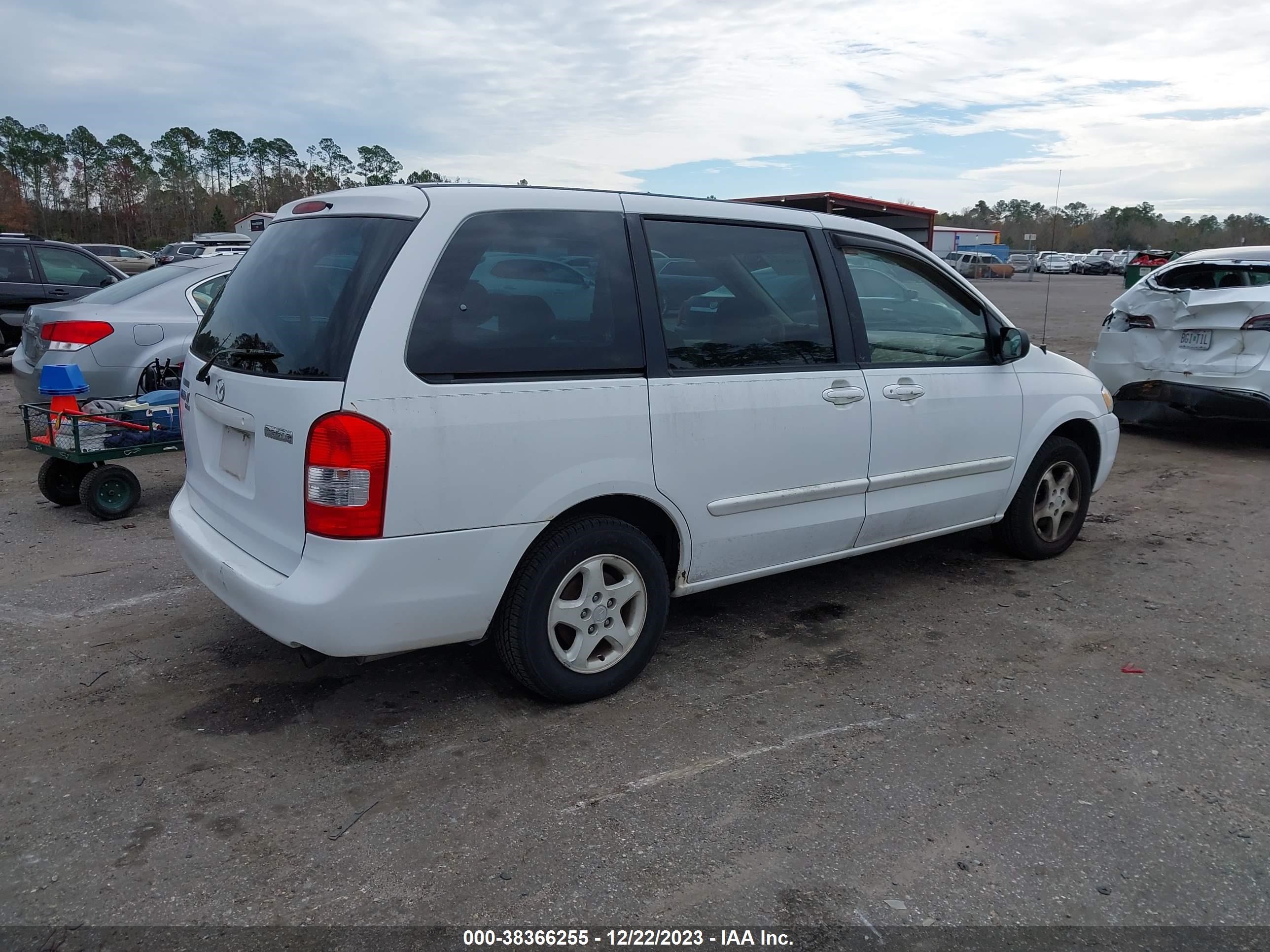 Photo 3 VIN: JM3LW28Y310198860 - MAZDA MPV 