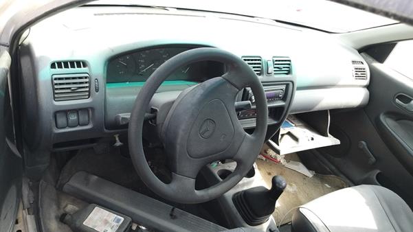 Photo 10 VIN: JM7BA1230W0218134 - MAZDA 323 