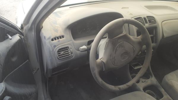 Photo 10 VIN: JM7BJ123010117605 - MAZDA 323 