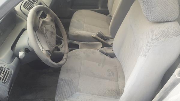 Photo 11 VIN: JM7BJ123010117605 - MAZDA 323 