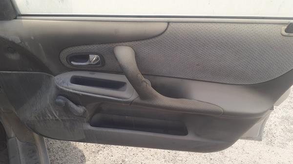 Photo 24 VIN: JM7BJ123010117605 - MAZDA 323 