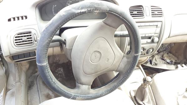 Photo 11 VIN: JM7BJ123120204978 - MAZDA 323 