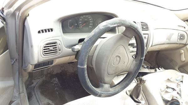 Photo 13 VIN: JM7BJ123120204978 - MAZDA 323 