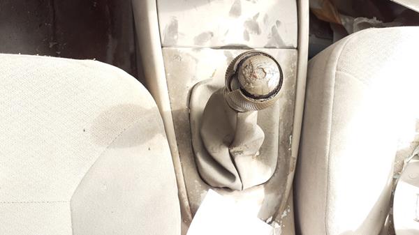 Photo 15 VIN: JM7BJ123120204978 - MAZDA 323 