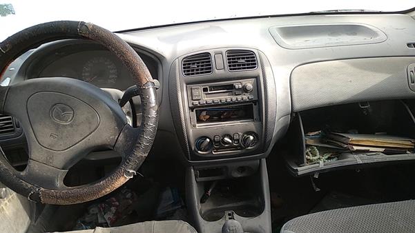 Photo 3 VIN: JM7BJ1237X0102477 - MAZDA 323 