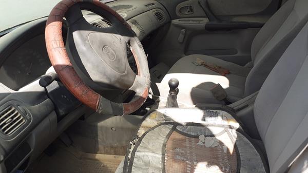 Photo 10 VIN: JM7BJ123831217299 - MAZDA 323 