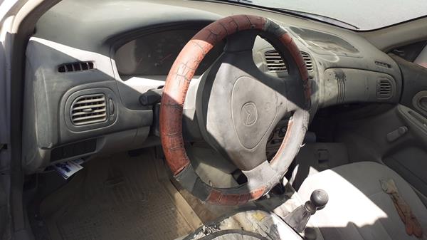 Photo 13 VIN: JM7BJ123831217299 - MAZDA 323 