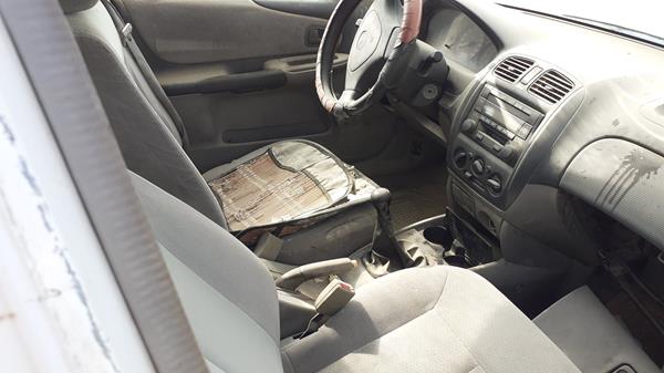 Photo 20 VIN: JM7BJ123831217299 - MAZDA 323 