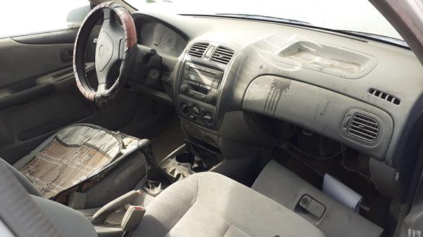 Photo 21 VIN: JM7BJ123831217299 - MAZDA 323 