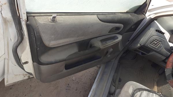 Photo 8 VIN: JM7BJ123831217299 - MAZDA 323 