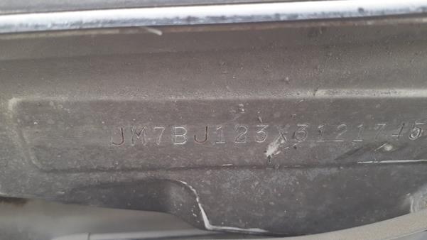 Photo 2 VIN: JM7BJ123X31217451 - MAZDA 323 