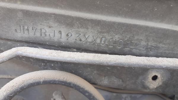 Photo 3 VIN: JM7BJ123XX0101243 - MAZDA 323 