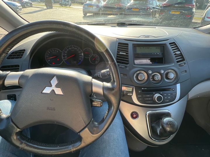 Photo 5 VIN: JMBLNNA4WAZ000222 - MITSUBISHI GRANDIS 