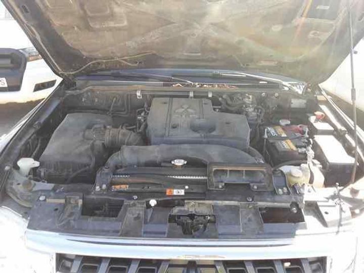 Photo 10 VIN: JMBMYV88WHJ600966 - MITSUBISHI MONTERO 