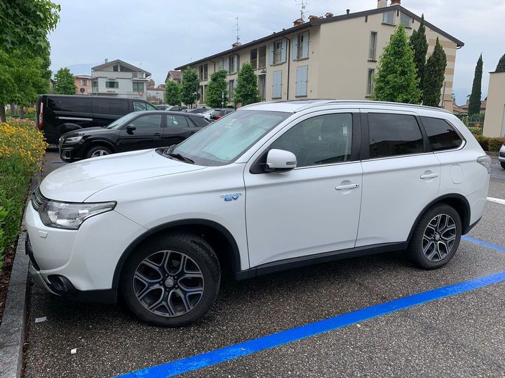 Photo 2 VIN: JMBXDGG2WFZ004683 - MITSUBISHI OUTLANDER 