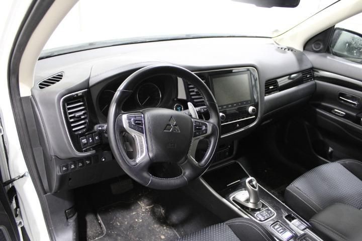 Photo 9 VIN: JMBXDGG3WLZ017005 - MITSUBISHI OUTLANDER SUV 