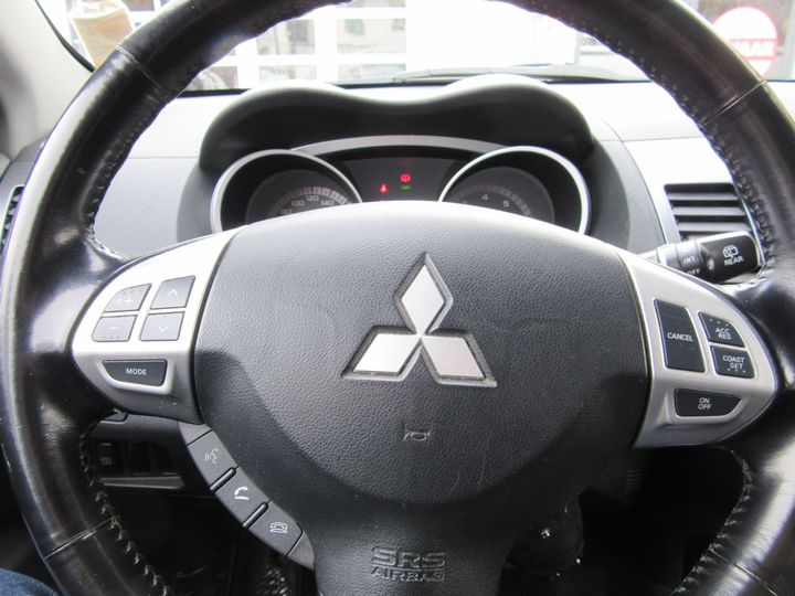 Photo 8 VIN: JMBXNCW5W8Z003368 - MITSUBISHI OUTLANDER 